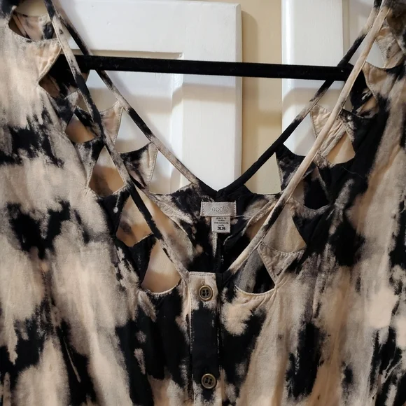 Ecote Eden Women's Tye-Dye Romper - Picture 6 of 11